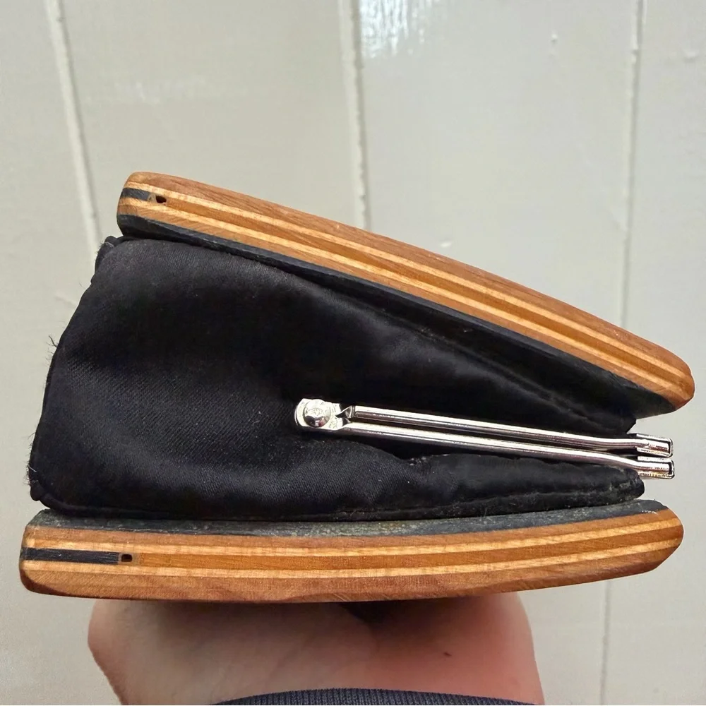 Unique Beck(y) Skateboard Clutch - Picture 4 of 6